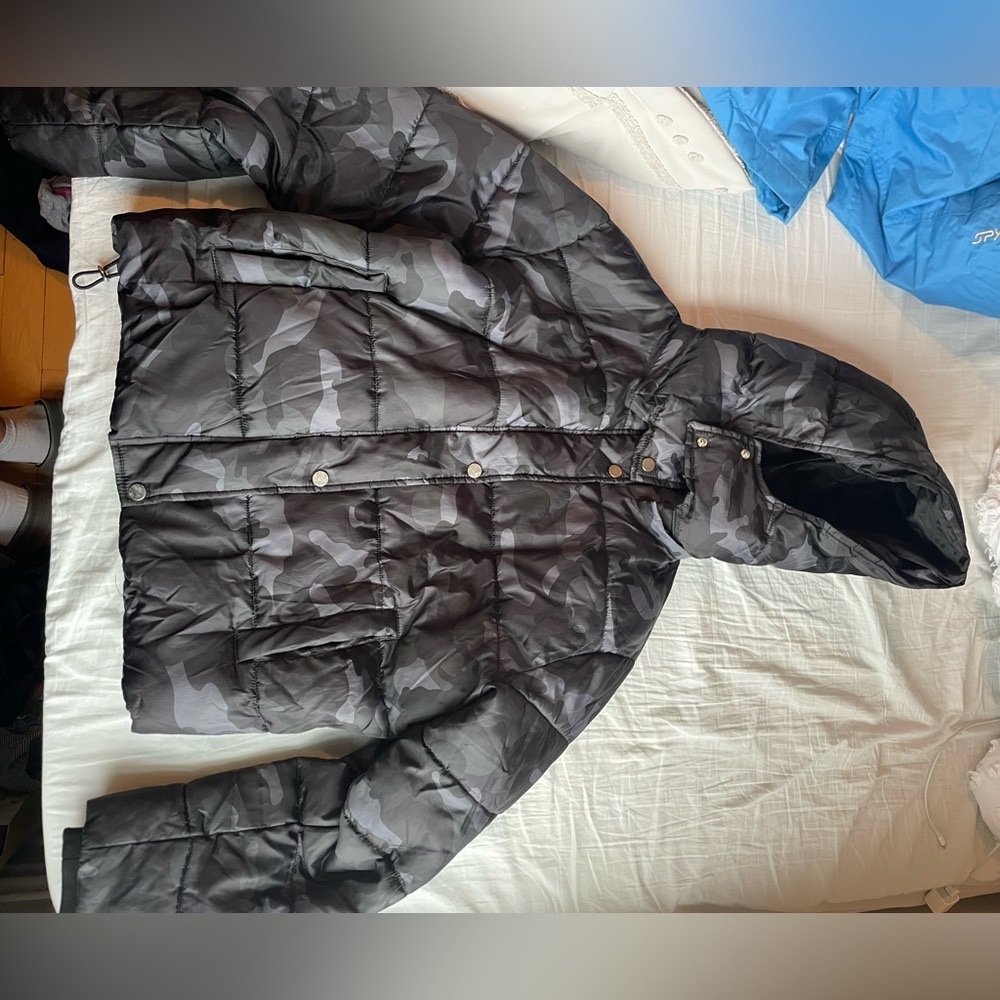Camo winter jacket - size Large